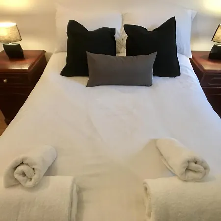 Westbourne Apartmán *